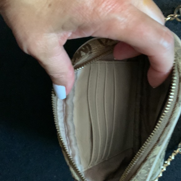 Small Michael Kors purse - Picture 4 of 5